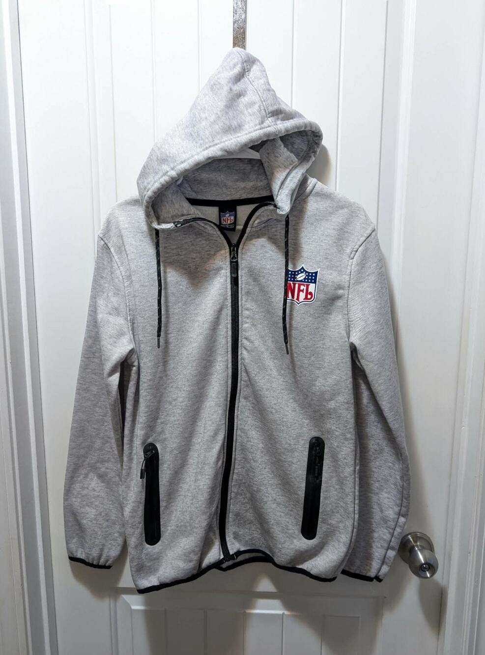 Men’s NFL Apparel Logo Full Zip Gray Hooded Sweatshirt Size S Zip Pockets